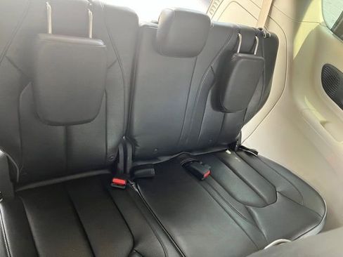 Used 2018 Chrysler Pacifica Limited w/ Advanced Safetytec Group image 13