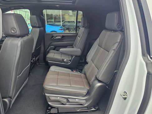 New 2026 Chevrolet Suburban High Country image 17