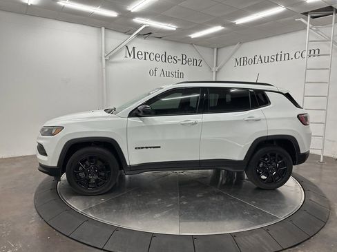 Used 2025 Jeep Compass Latitude w/ Altitude Special Edition image 4