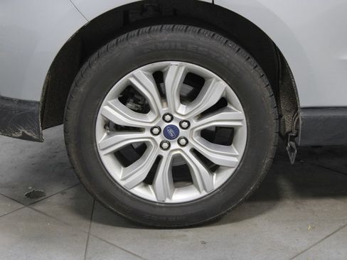 Used 2020 Ford Edge Titanium FWD image 12