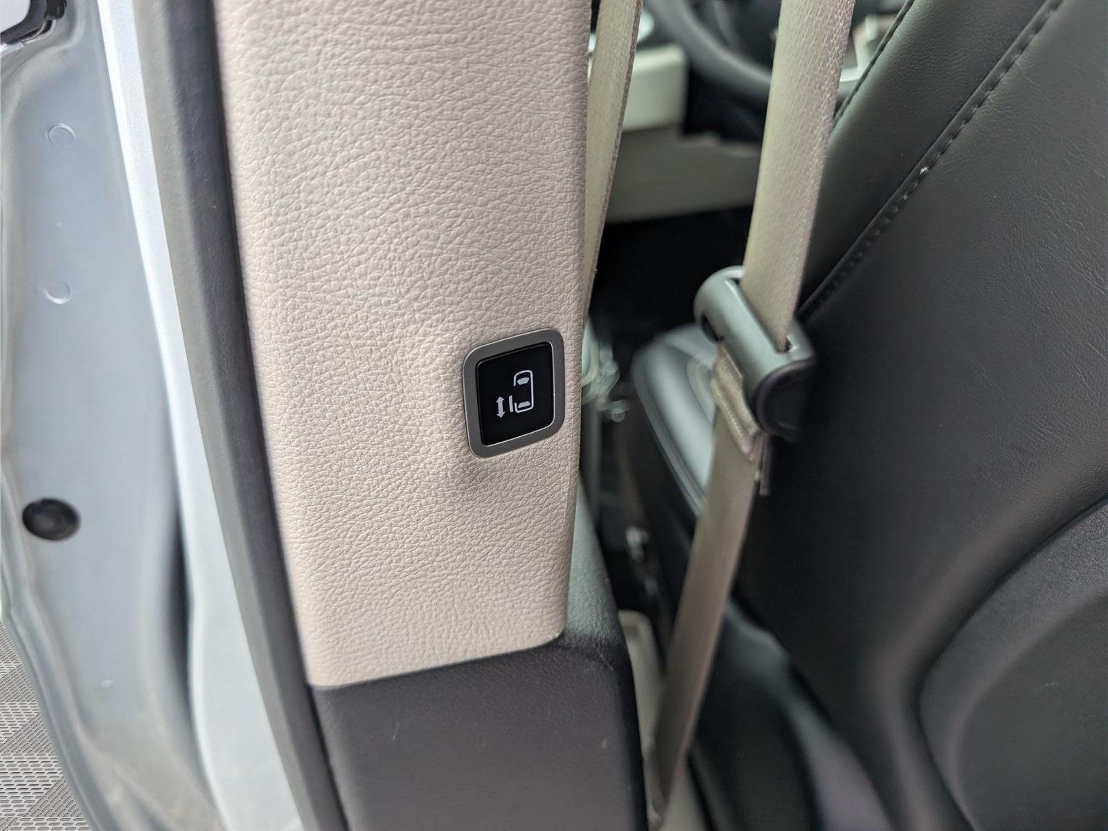 Used 2024 Chrysler Pacifica Touring-L FWD image 21