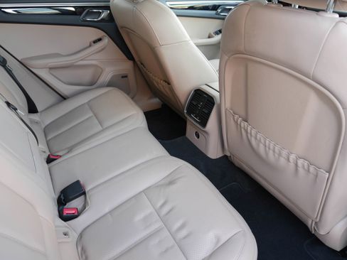 Used 2024 Porsche Macan image 37