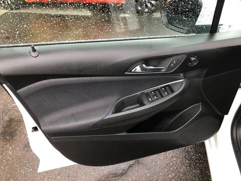 Used 2018 Chevrolet Cruze LT FWD image 14