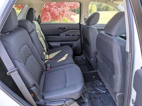 Used 2025 Nissan Pathfinder SV image 27