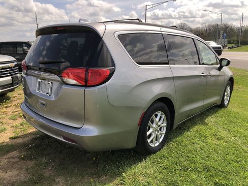 Used 2020 Chrysler Voyager Lxi image 13