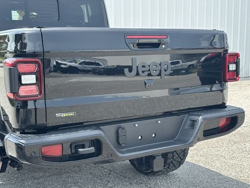 Used 2023 Jeep Gladiator Overland AWD/4WD image 9