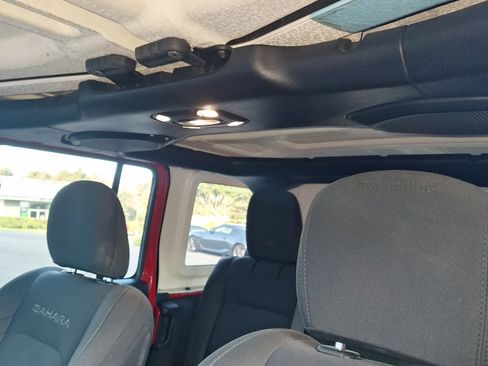 Used 2020 Jeep Wrangler Unlimited Sahara AWD/4WD image 16