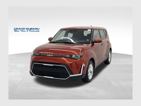 Used 2024 Kia Soul LX w/ Option Group 015 FWD image 1