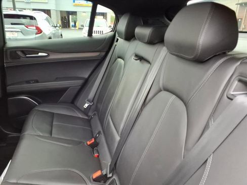 Used 2023 Alfa Romeo Stelvio Ti image 21