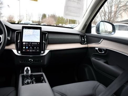 Certified 2025 Volvo XC90 B5 Plus image 19