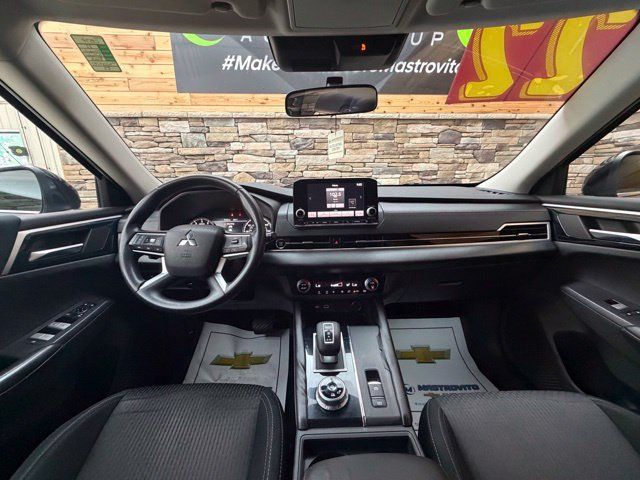 Used 2022 Mitsubishi Outlander ES AWD/4WD image 18