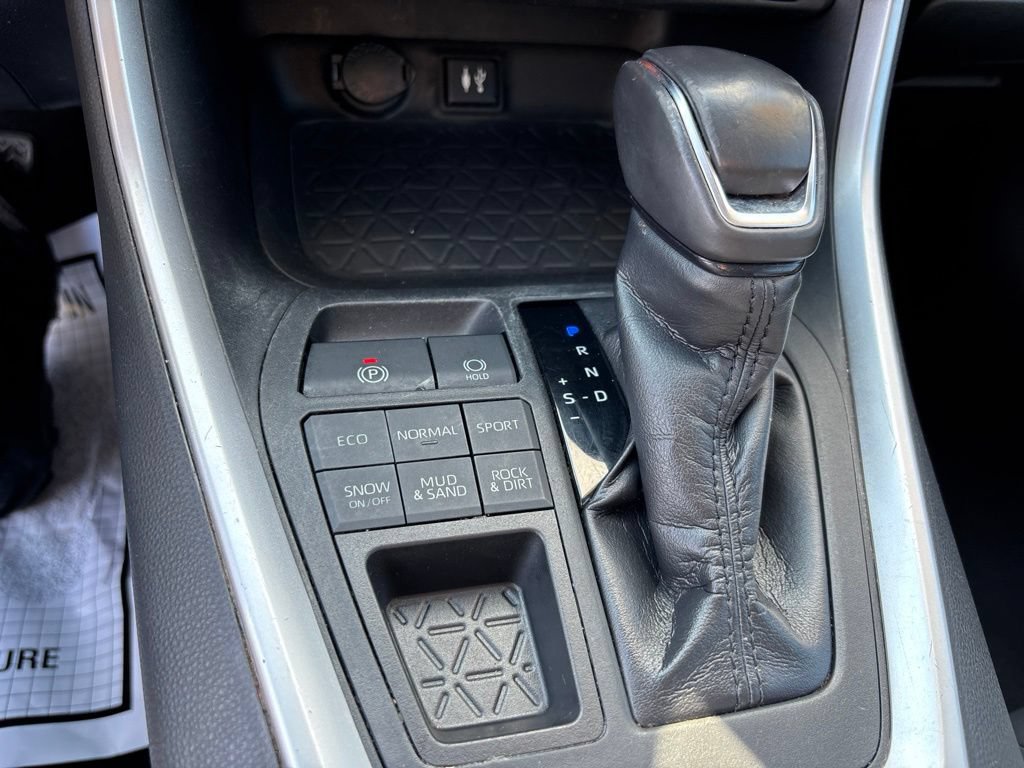 Used 2019 Toyota RAV4 XLE Premium AWD/4WD image 31
