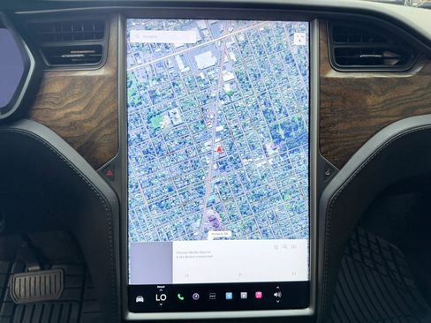 Used 2020 Tesla Model X image 15