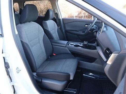 Used 2021 Nissan Rogue SV image 24