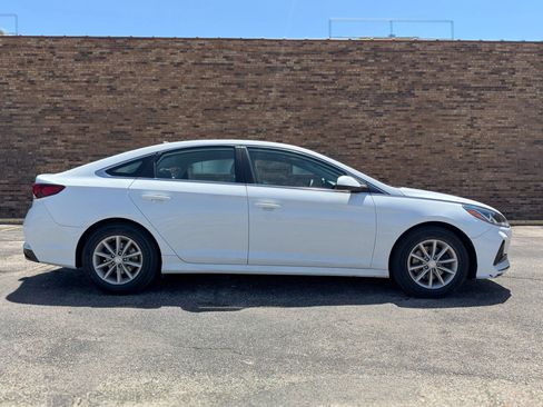 Used 2019 Hyundai Sonata SE w/ Cargo Package FWD image 9