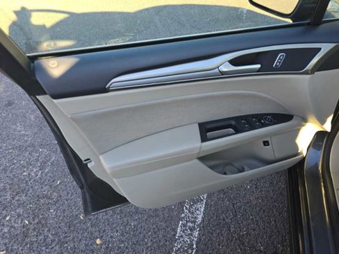 Used 2019 Ford Fusion SE image 13