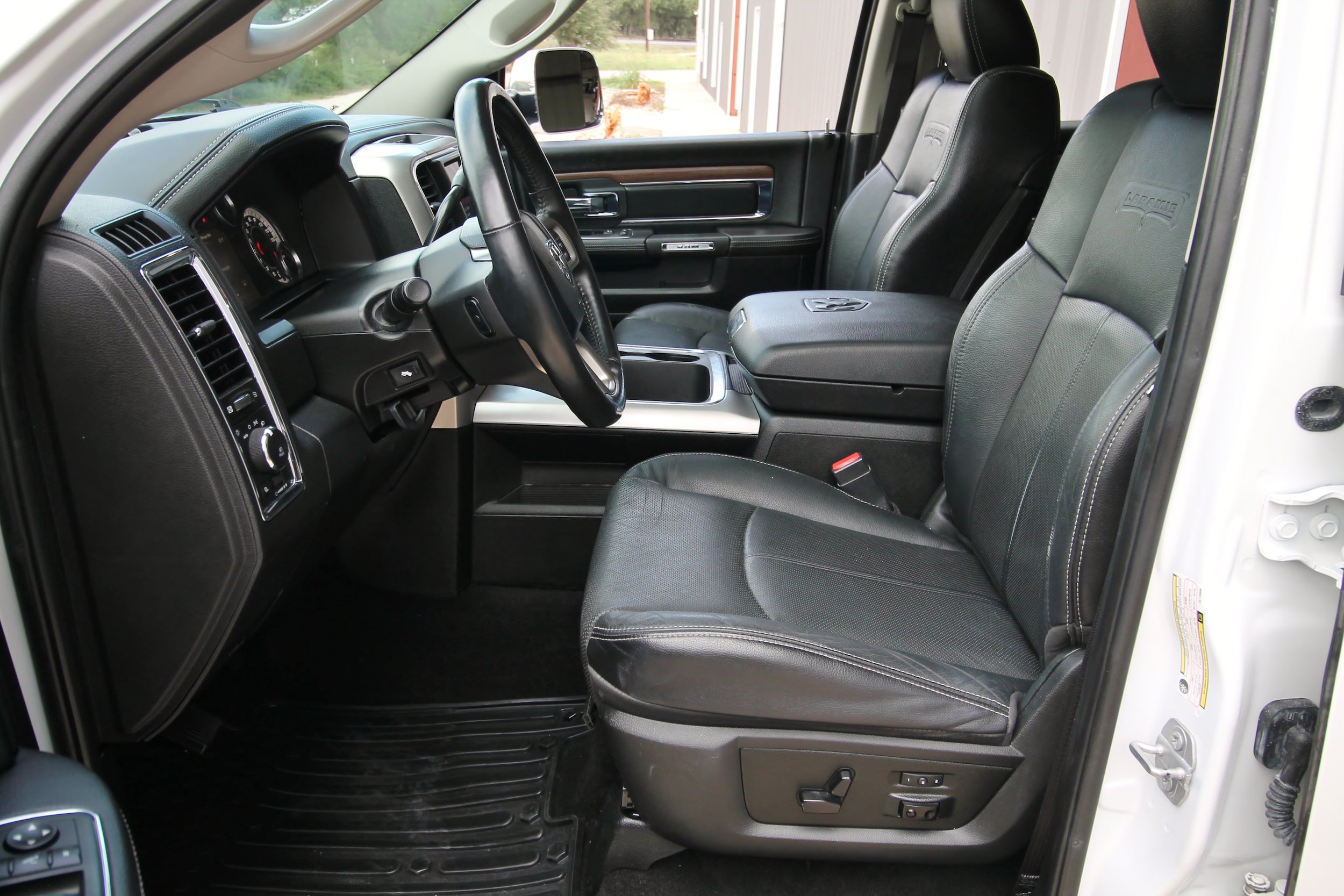 Used 2018 RAM 3500 Laramie AWD/4WD image 21