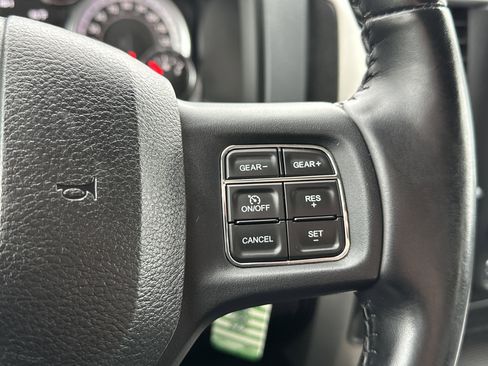 Used 2020 RAM 1500 Classic SLT w/ Luxury Group image 19