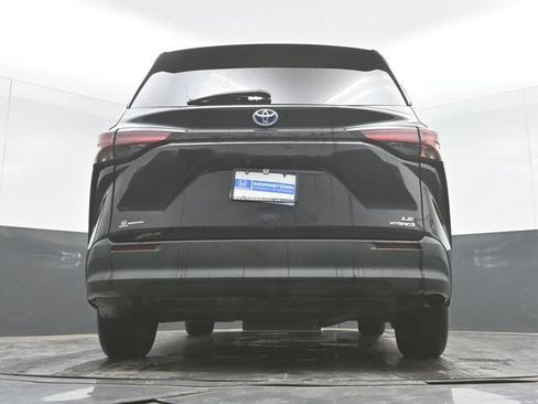 Used 2021 Toyota Sienna LE FWD image 47