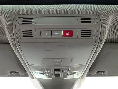 Certified 2023 Volkswagen Tiguan SE w/ Panoramic Sunroof Package image 22