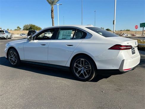 Certified 2025 BMW i5 eDrive40i w/ Premium Package image 8