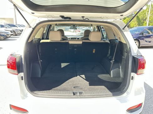 Used 2020 Kia Sorento LX FWD image 9