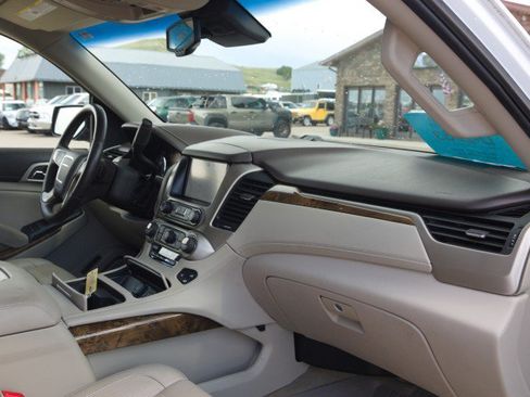 Used 2015 GMC Yukon Denali w/ Premium Package AWD/4WD image 42