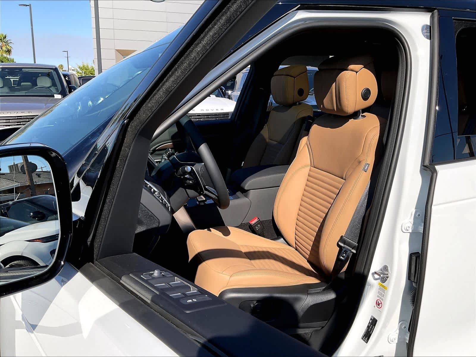 New 2026 Land Rover Discovery Dynamic SE AWD/4WD image 11