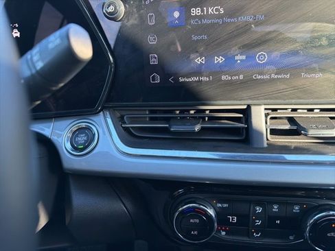 Used 2025 Chevrolet Trax LT w/ LT Convenience Package image 40