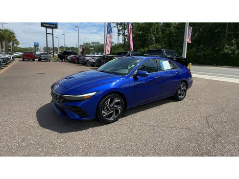 Used 2025 Hyundai Elantra SEL FWD image 6