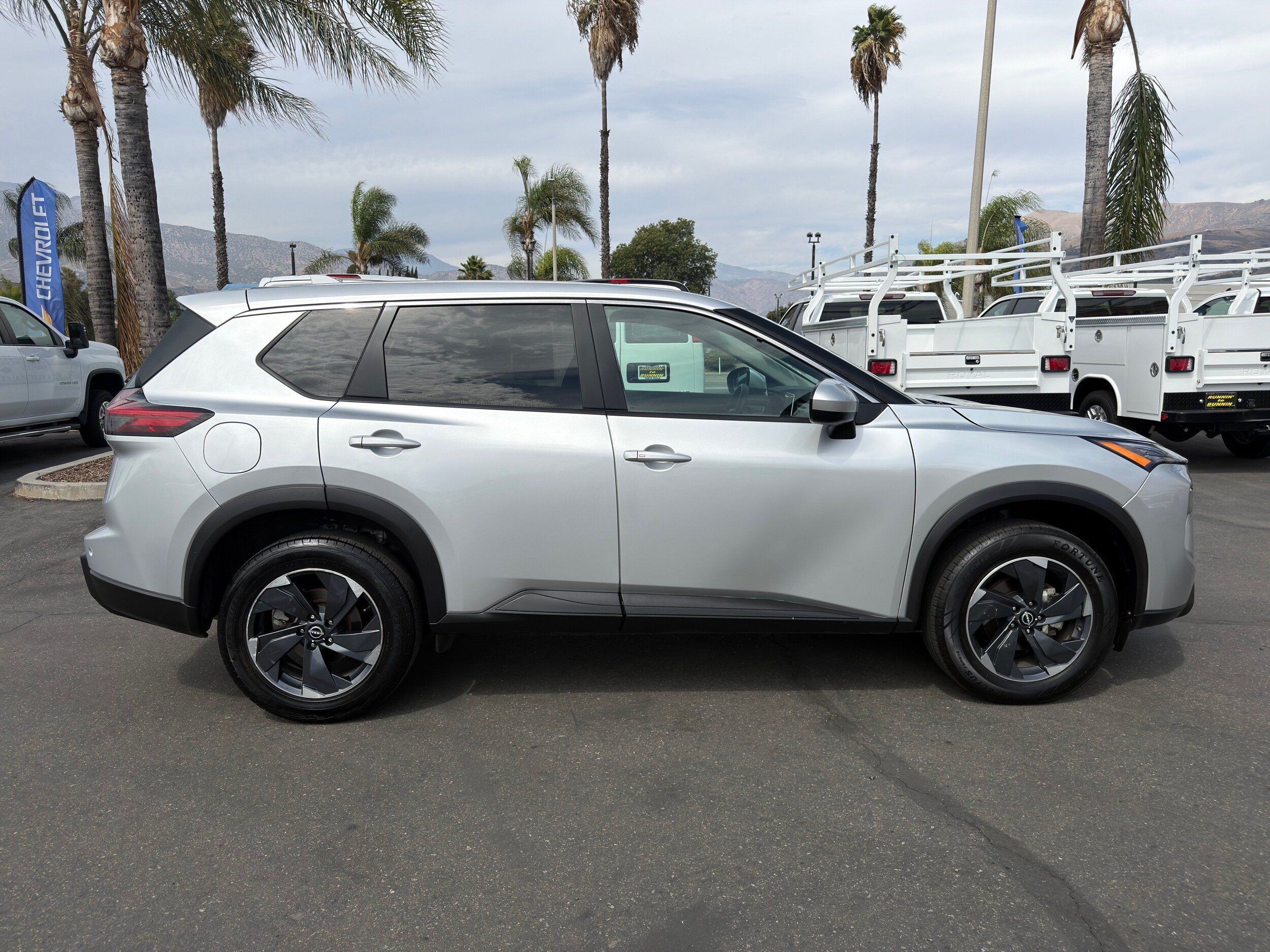 Used 2024 Nissan Rogue SV AWD/4WD image 9