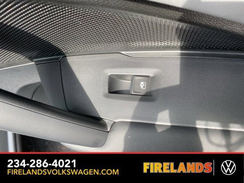 New 2025 Volkswagen Tiguan SE image 46