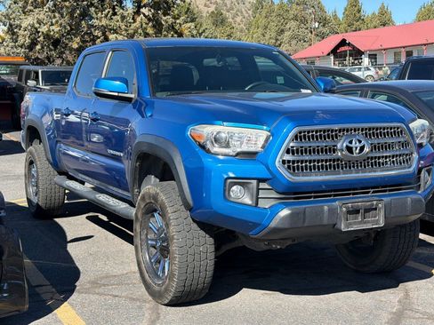 Used 2017 Toyota Tacoma TRD Off-Road w/ Tow Package image 2