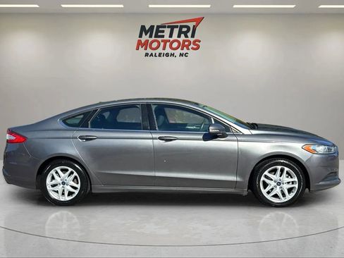 Used 2014 Ford Fusion SE image 3