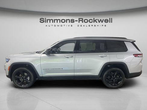 Used 2023 Jeep Grand Cherokee L Laredo AWD/4WD image 2