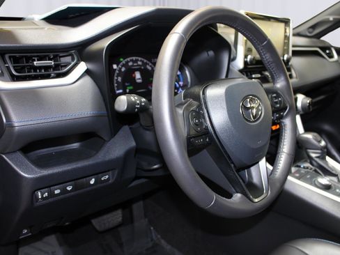 Used 2020 Toyota RAV4 XSE AWD/4WD image 16