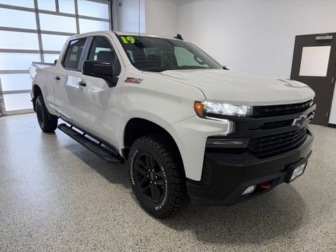 Used 2019 Chevrolet Silverado 1500 LT Trail Boss AWD/4WD image 2