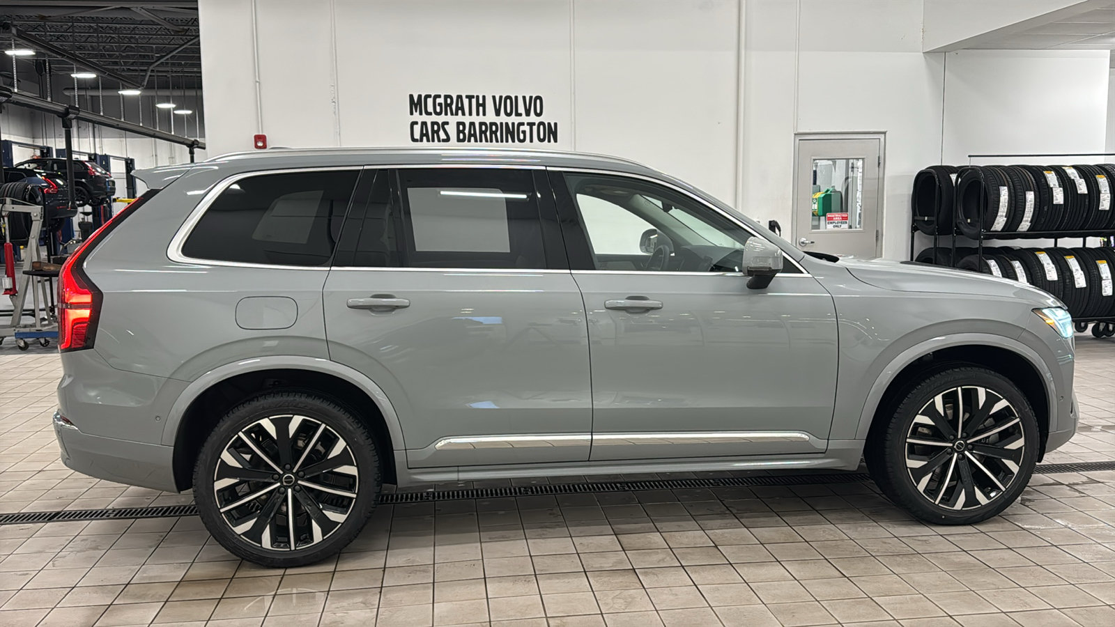 New 2026 Volvo XC90 T8 Plus w/ Protection Package Premier AWD/4WD image 4