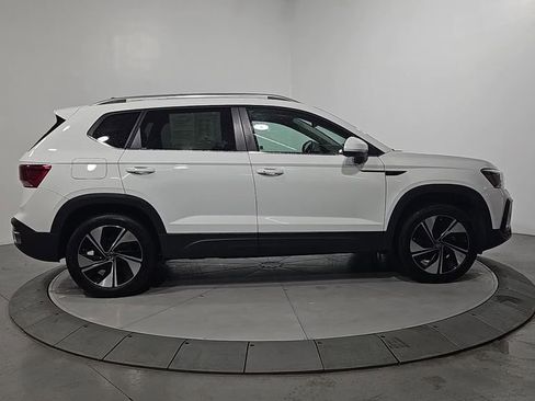 Used 2024 Volkswagen Taos SE image 7