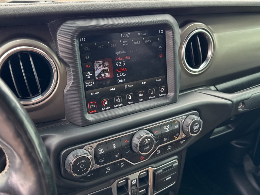 Used 2020 Jeep Gladiator Rubicon w/ Dual Top Group AWD/4WD image 13