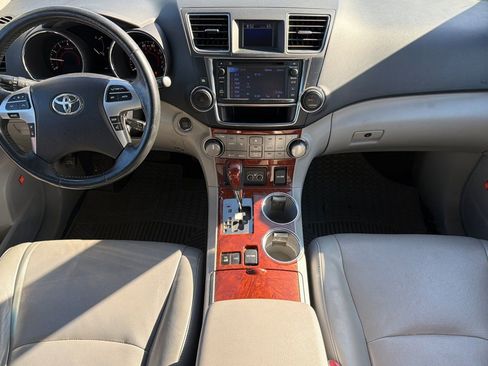 Used 2013 Toyota Highlander Limited image 9