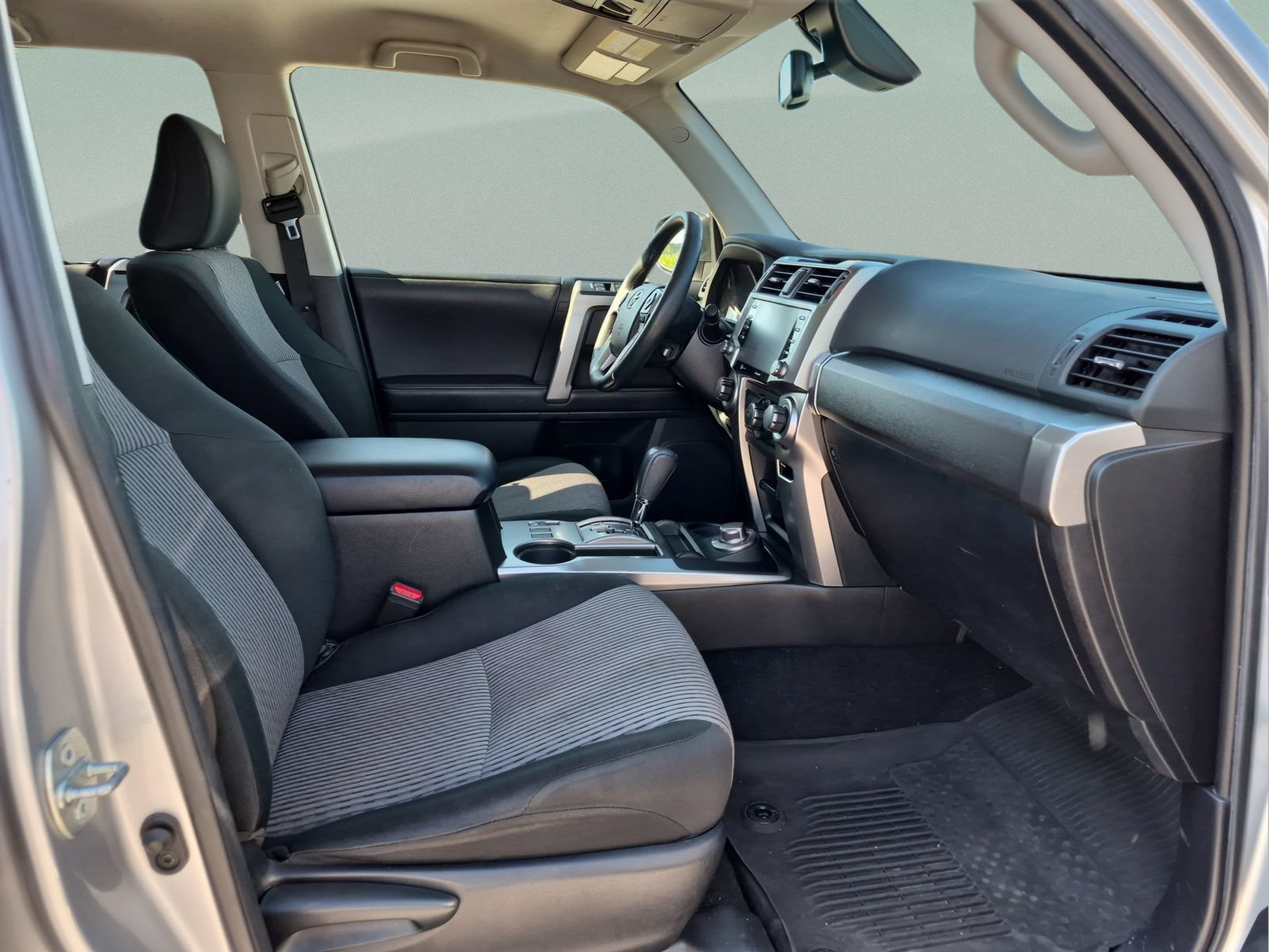 Used 2021 Toyota 4Runner SR5 AWD/4WD image 19