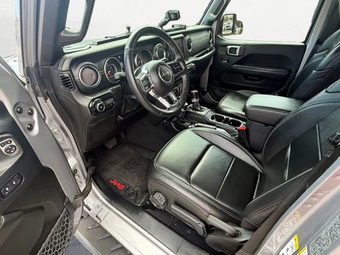 Used 2019 Jeep Wrangler Unlimited Sahara AWD/4WD image 13