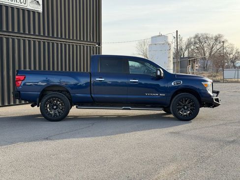 Used 2019 Nissan Titan SV w/ SV Convenience Package image 6