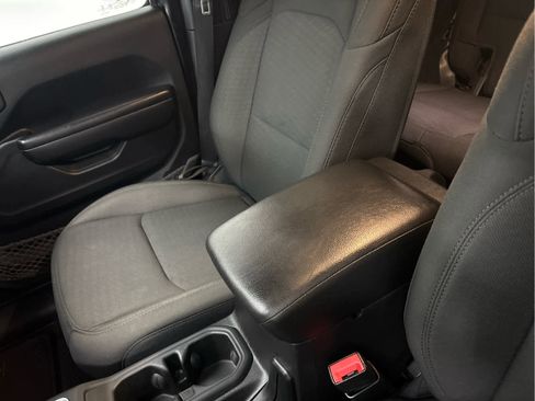 Used 2021 Jeep Wrangler Unlimited Sport image 38