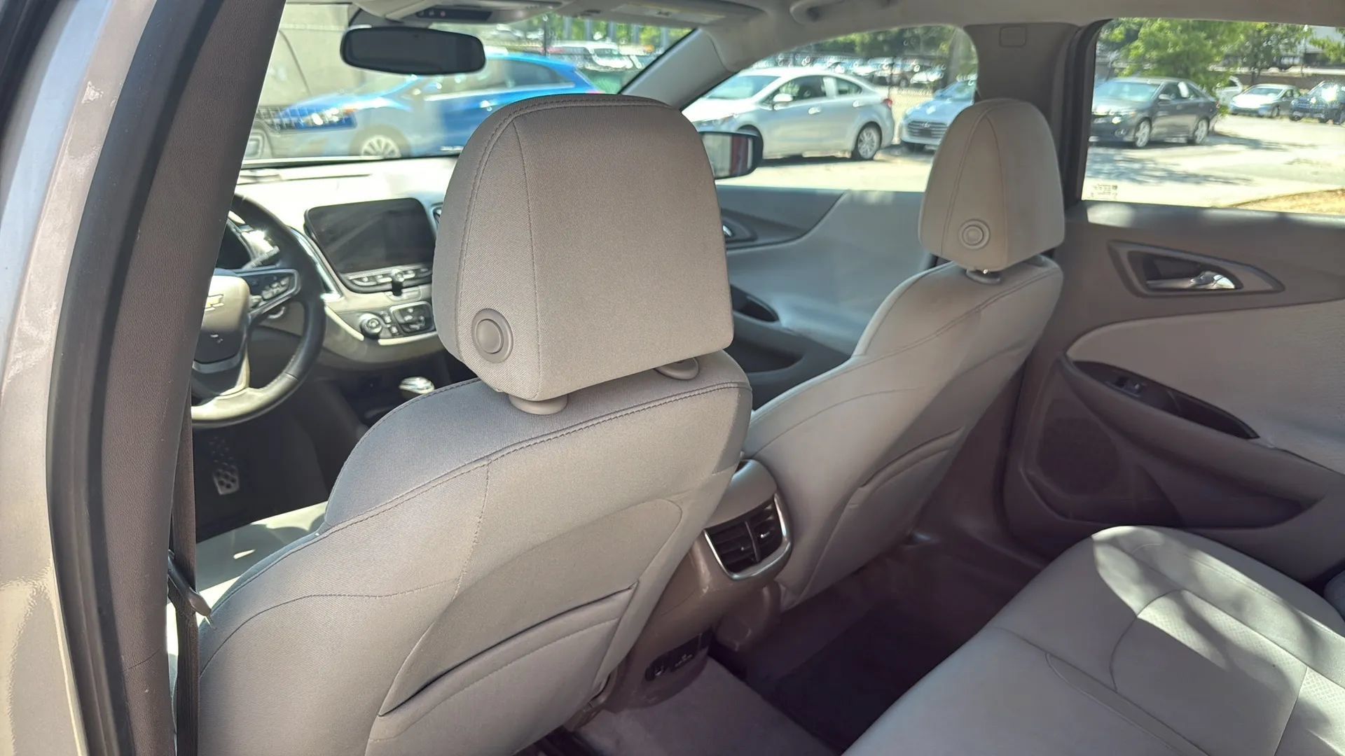 Used 2017 Chevrolet Malibu LT FWD image 15