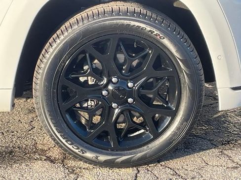 Used 2021 Jeep Grand Cherokee Limited X image 3