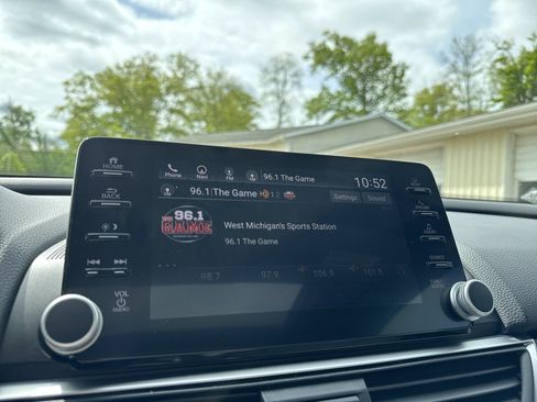 Used 2018 Honda Accord EX-L image 19
