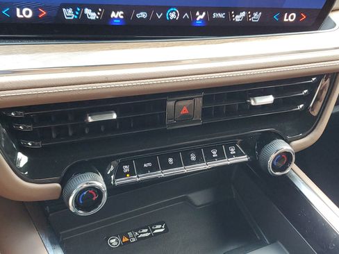Used 2025 Chevrolet Tahoe High Country RWD image 28