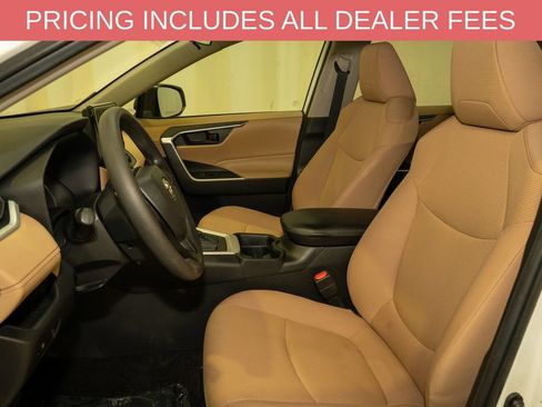 Used 2021 Toyota RAV4 LE FWD image 9